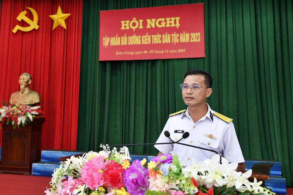 Vùng 5 Hải quân: Nâng cao kiến thức về công tác dân tộc